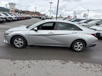 2022 Hyundai Elantra SE