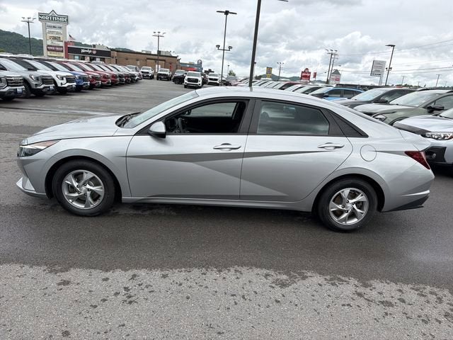 2022 Hyundai Elantra SE