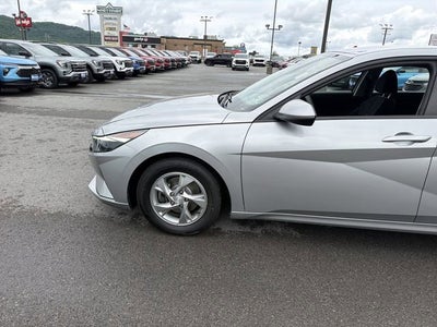 2022 Hyundai Elantra SE