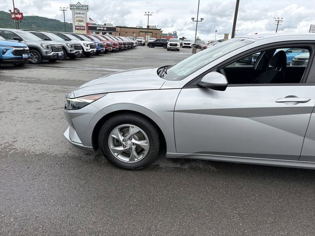 2022 Hyundai Elantra SE