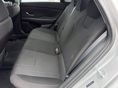 2022 Hyundai Elantra SE