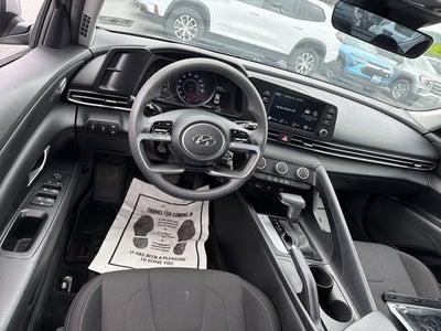 2022 Hyundai Elantra SE