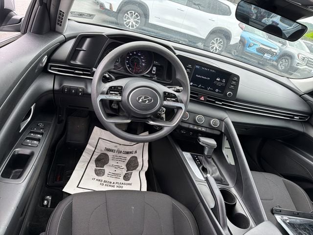 2022 Hyundai Elantra SE