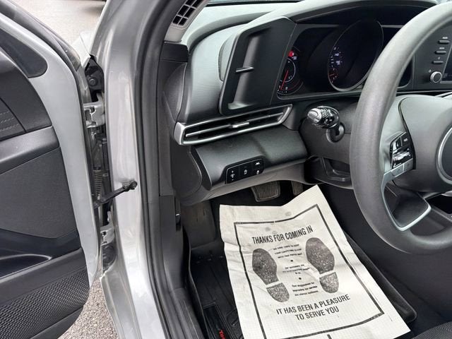 2022 Hyundai Elantra SE