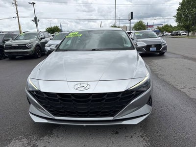 2022 Hyundai Elantra SE