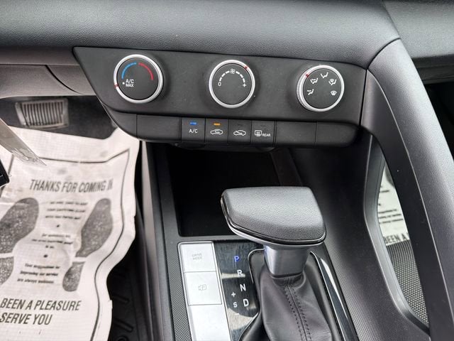 2022 Hyundai Elantra SE