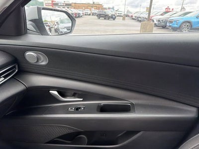 2022 Hyundai Elantra SE