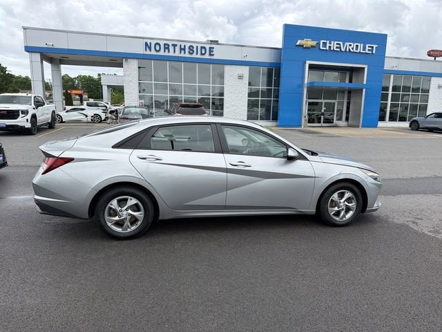 2022 Hyundai Elantra SE