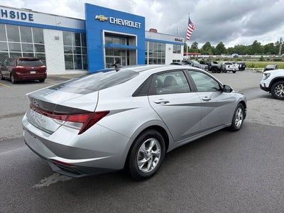 2022 Hyundai Elantra SE
