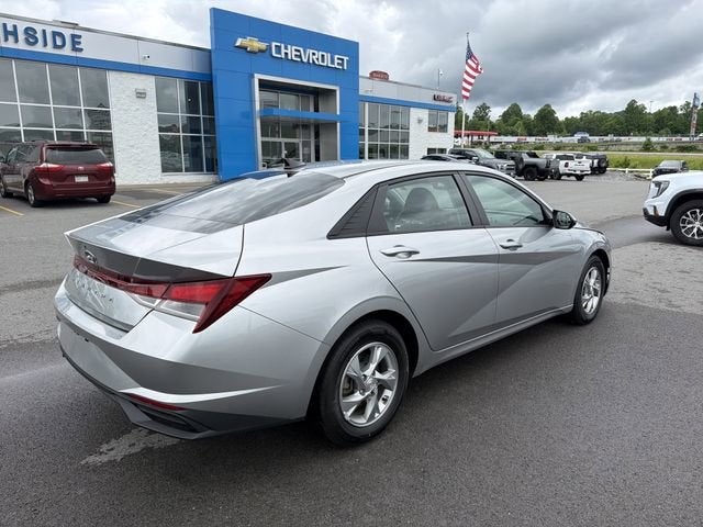 2022 Hyundai Elantra SE
