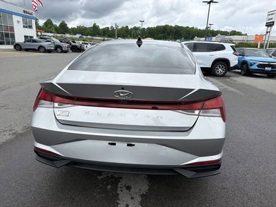 2022 Hyundai Elantra SE
