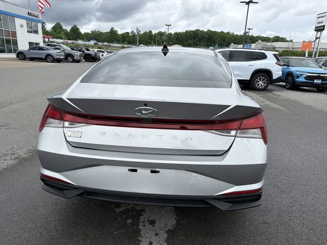 2022 Hyundai Elantra SE