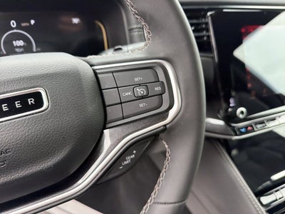 2023 Jeep Wagoneer Base