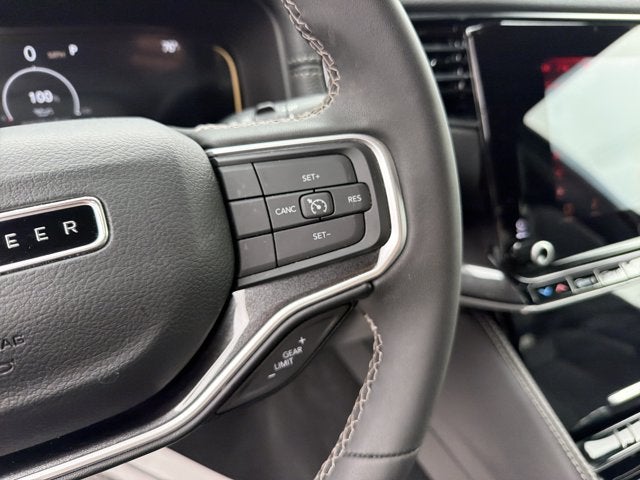 2023 Jeep Wagoneer Base