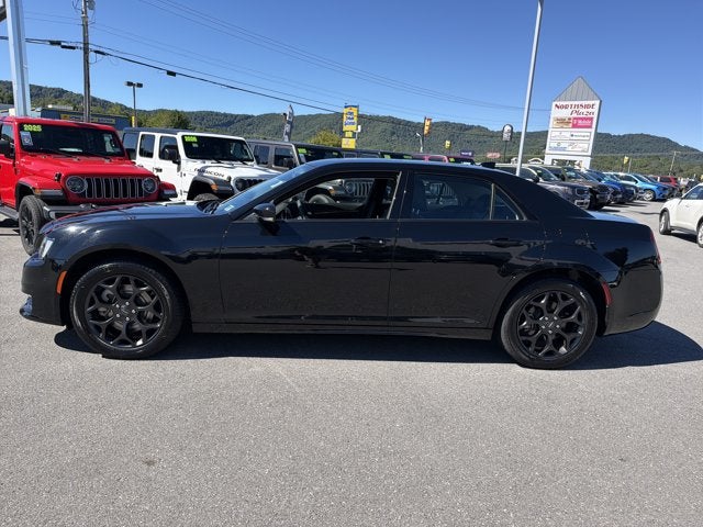 2023 Chrysler 300 Touring L