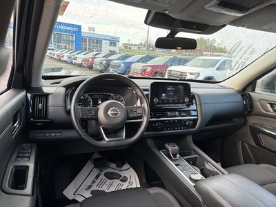 2025 Nissan Pathfinder SV