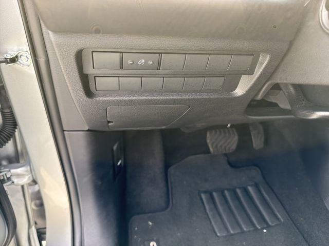 2025 Mitsubishi Outlander ES