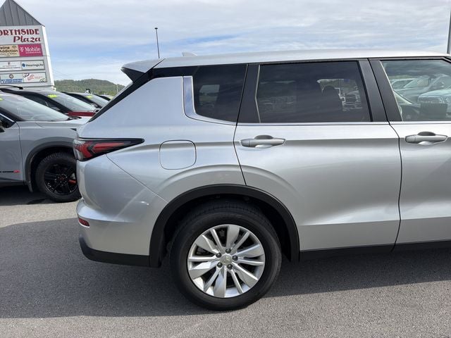 2025 Mitsubishi Outlander ES