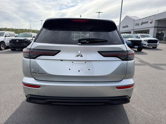 2025 Mitsubishi Outlander ES