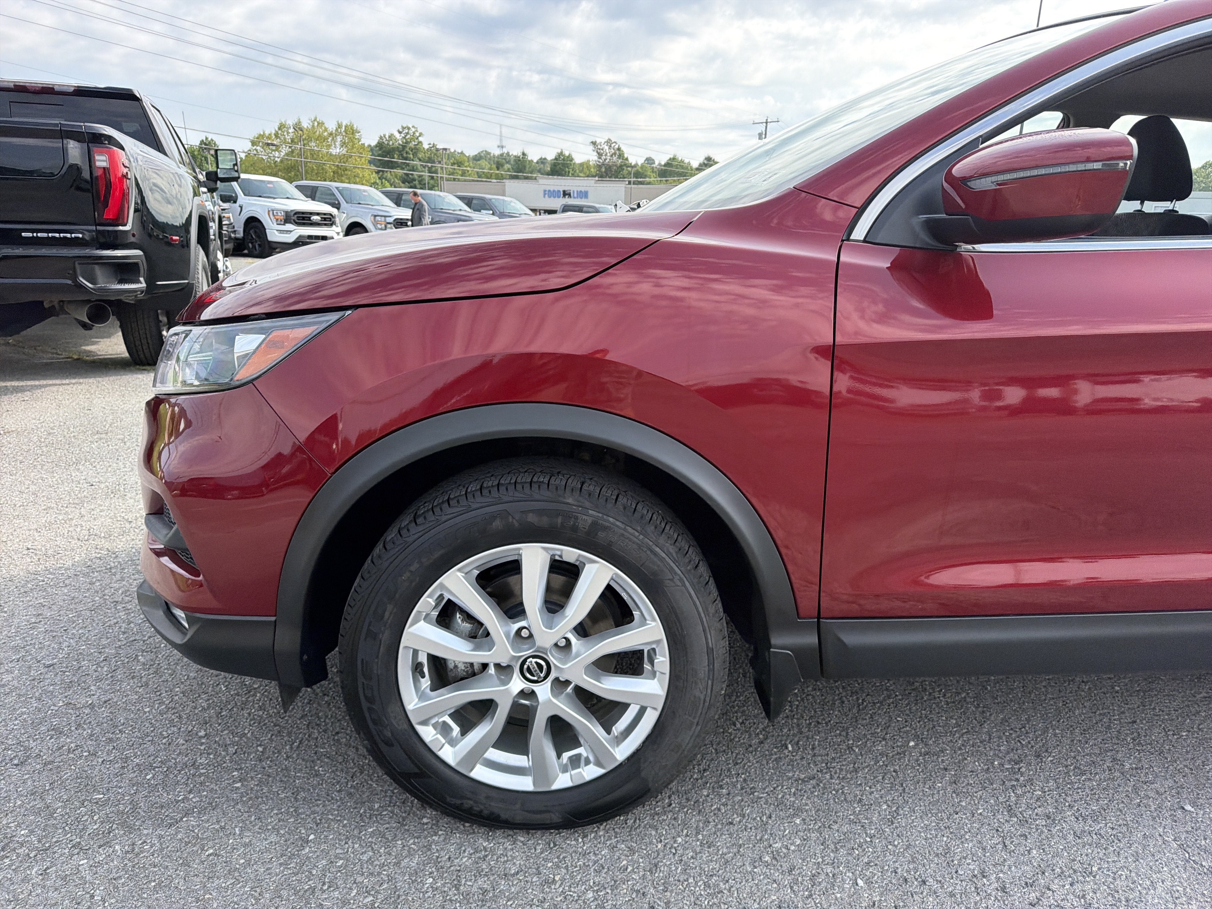 2021 Nissan Rogue Sport SV